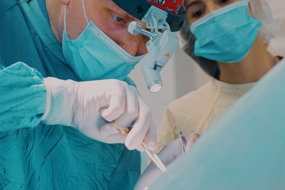 how is a oral and maxillofacial surgeon different from a dentist
