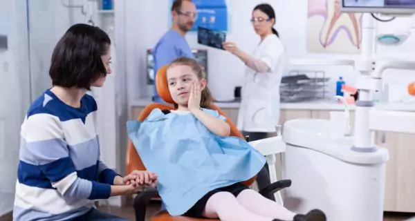 ¿Qué procedimientos realiza un dentista pediátrico?