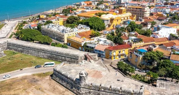 Why choose Cartagena for dental care and relaxation?